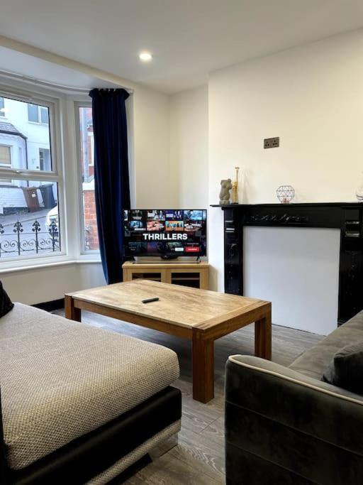 Central Area Terraced House With Private Hot Tub Lincoln Exterior foto