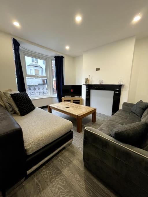 Central Area Terraced House With Private Hot Tub Lincoln Exterior foto